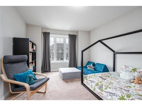 132 Courtney Street, Fergus, ON - Indoor Photo Showing Bedroom