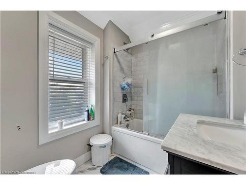 25 Major Street, Kitchener, ON - Indoor Photo Showing Bathroom