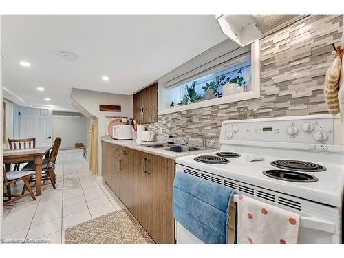 25 Major Street, Kitchener, ON - Indoor Photo Showing Kitchen