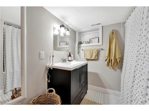 25 Major Street, Kitchener, ON - Indoor Photo Showing Bathroom