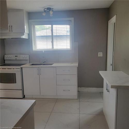 32 Belmont Drive, Brampton, ON - Indoor Photo Showing Kitchen