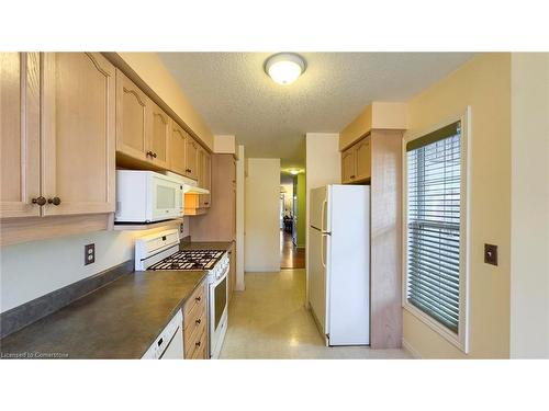 683 Zermatt Drive, Waterloo, ON - Indoor Photo Showing Kitchen