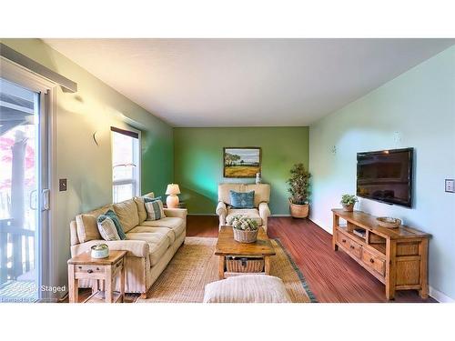 683 Zermatt Drive, Waterloo, ON - Indoor Photo Showing Living Room