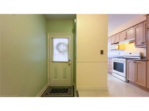 683 Zermatt Drive, Waterloo, ON - Indoor Photo Showing Kitchen