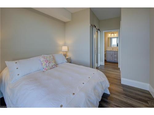 1105-108 Garment Street, Kitchener, ON - Indoor Photo Showing Bedroom