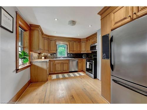 23 Wilhelm Street, Kitchener, ON - Indoor Photo Showing Kitchen