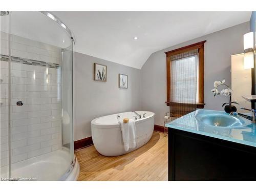 23 Wilhelm Street, Kitchener, ON - Indoor Photo Showing Bathroom