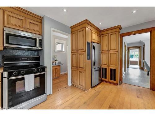 23 Wilhelm Street, Kitchener, ON - Indoor Photo Showing Kitchen