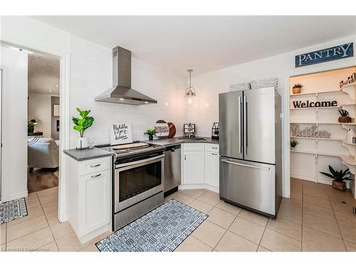 31-423 Westwood Drive, Kitchener, ON - Indoor Photo Showing Kitchen