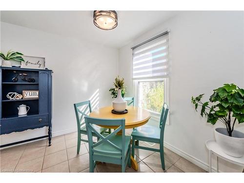 31-423 Westwood Drive, Kitchener, ON - Indoor Photo Showing Dining Room