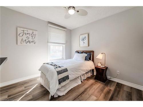 31-423 Westwood Drive, Kitchener, ON - Indoor Photo Showing Bedroom