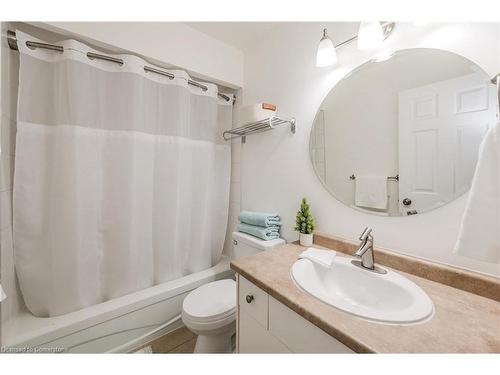 31-423 Westwood Drive, Kitchener, ON - Indoor Photo Showing Bathroom