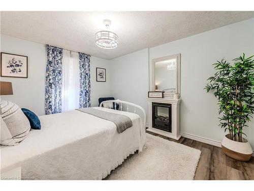 31-423 Westwood Drive, Kitchener, ON - Indoor Photo Showing Bedroom