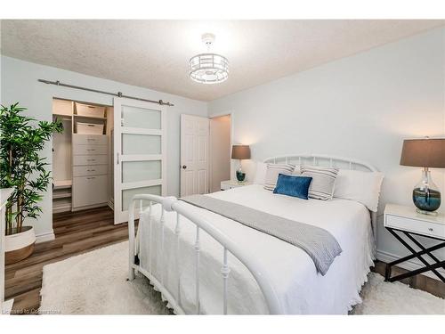 31-423 Westwood Drive, Kitchener, ON - Indoor Photo Showing Bedroom