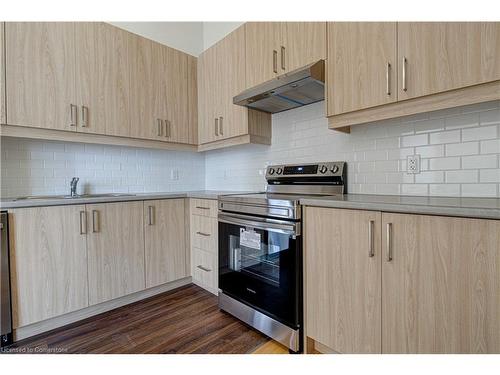 103-65 St Andrews Street, Cambridge, ON - Indoor Photo Showing Kitchen