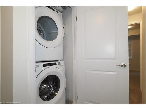 98-25 Isherwood Avenue, Cambridge, ON - Indoor Photo Showing Laundry Room