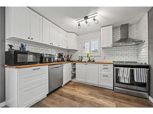 995 Elgin Street N, Cambridge, ON - Indoor Photo Showing Kitchen With Double Sink