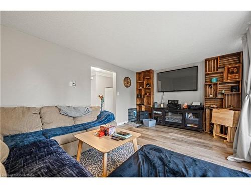 995 Elgin Street N, Cambridge, ON - Indoor Photo Showing Living Room