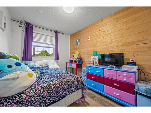 995 Elgin Street N, Cambridge, ON - Indoor Photo Showing Bedroom