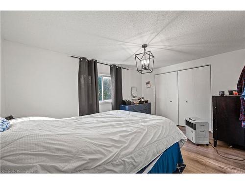 995 Elgin Street N, Cambridge, ON - Indoor Photo Showing Bedroom