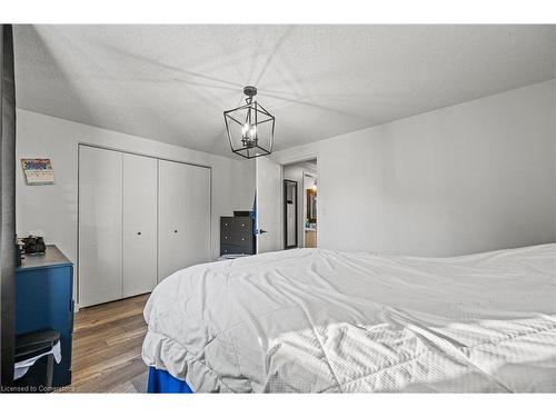 995 Elgin Street N, Cambridge, ON - Indoor Photo Showing Bedroom