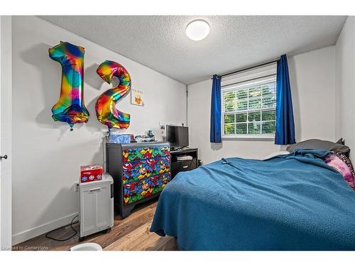 995 Elgin Street N, Cambridge, ON - Indoor Photo Showing Bedroom