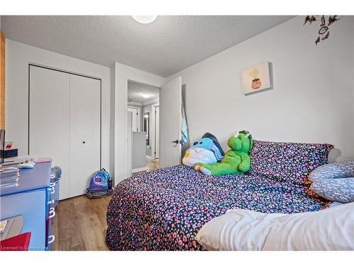 995 Elgin Street N, Cambridge, ON - Indoor Photo Showing Bedroom