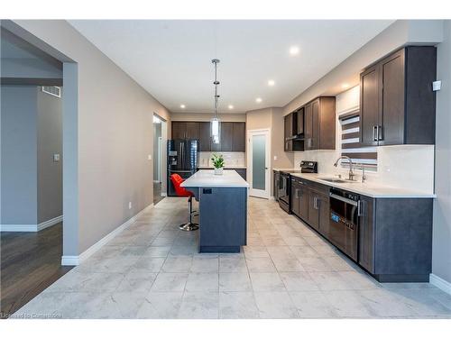 176 Dallan Drive Drive, Guelph, ON - Indoor Photo Showing Kitchen With Upgraded Kitchen