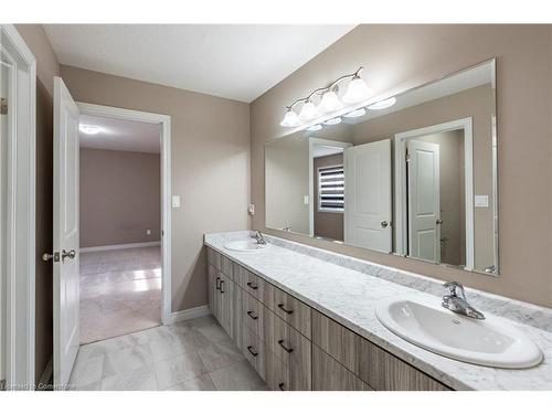 176 Dallan Drive Drive, Guelph, ON - Indoor Photo Showing Bathroom