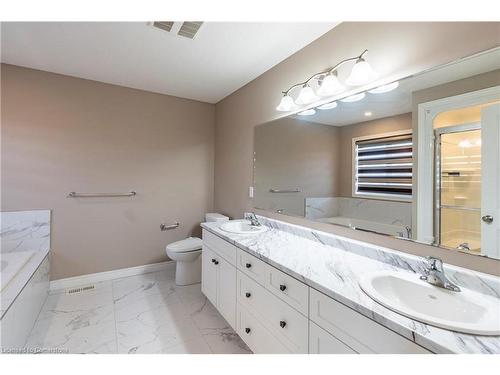 176 Dallan Drive Drive, Guelph, ON - Indoor Photo Showing Bathroom