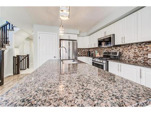 4 Harrison Drive, Cambridge, ON - Indoor Photo Showing Kitchen With Upgraded Kitchen