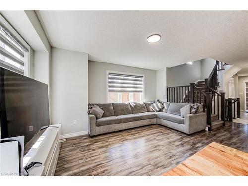 4 Harrison Drive, Cambridge, ON - Indoor Photo Showing Living Room