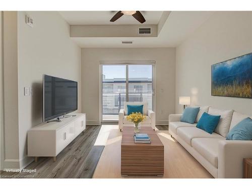 607-247 Northfield Drive E, Waterloo, ON - Indoor Photo Showing Living Room