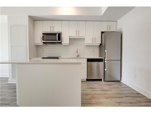 607-247 Northfield Drive E, Waterloo, ON - Indoor Photo Showing Kitchen With Stainless Steel Kitchen