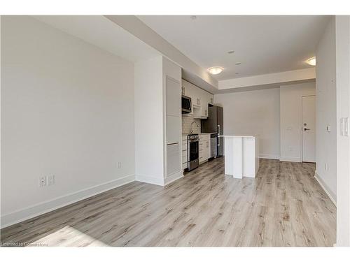 607-247 Northfield Drive E, Waterloo, ON - Indoor Photo Showing Kitchen