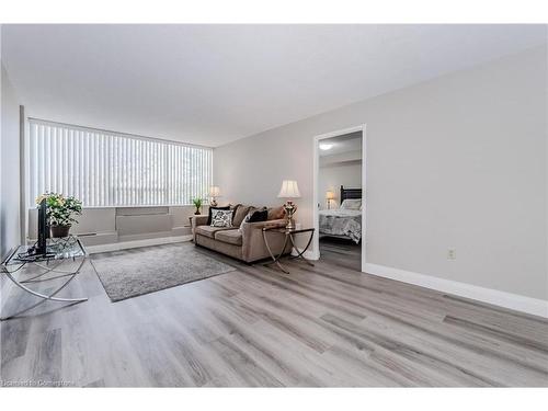 306-3227 King Street, Kitchener, ON - Indoor Photo Showing Living Room