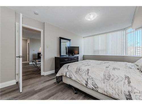 306-3227 King Street, Kitchener, ON - Indoor Photo Showing Bedroom