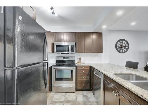 206-271 Eiwo Court, Waterloo, ON - Indoor Photo Showing Kitchen With Double Sink