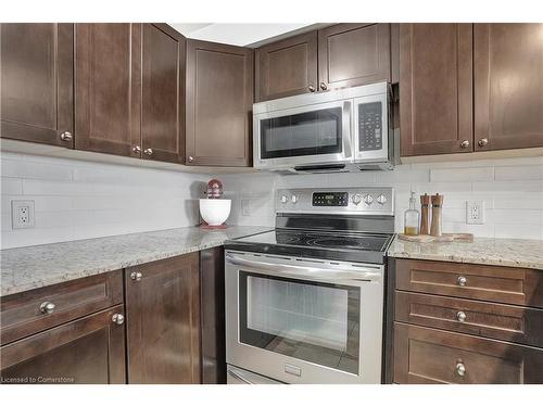 206-271 Eiwo Court, Waterloo, ON - Indoor Photo Showing Kitchen