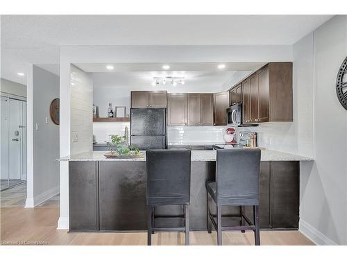 206-271 Eiwo Court, Waterloo, ON - Indoor Photo Showing Kitchen