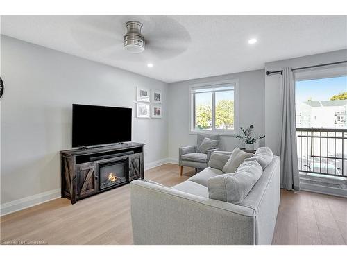 206-271 Eiwo Court, Waterloo, ON - Indoor Photo Showing Living Room