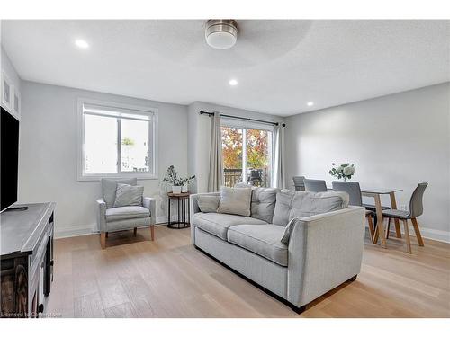 206-271 Eiwo Court, Waterloo, ON - Indoor Photo Showing Living Room