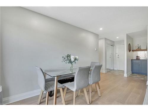 206-271 Eiwo Court, Waterloo, ON - Indoor Photo Showing Dining Room