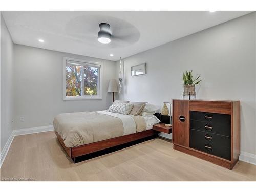 206-271 Eiwo Court, Waterloo, ON - Indoor Photo Showing Bedroom