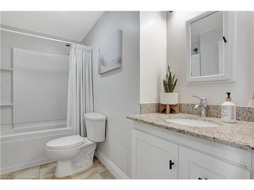 206-271 Eiwo Court, Waterloo, ON - Indoor Photo Showing Bathroom