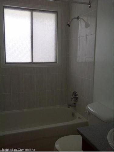 32 Southdale Avenue, Kitchener, ON - Indoor Photo Showing Bathroom