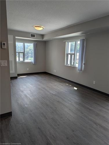 511-595 Strasburg Road, Kitchener, ON - Indoor Photo Showing Other Room