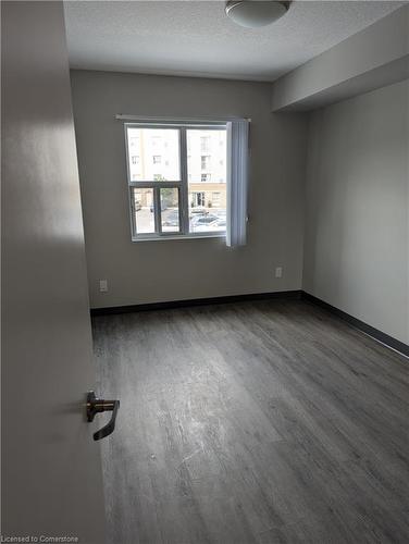 511-595 Strasburg Road, Kitchener, ON - Indoor Photo Showing Other Room