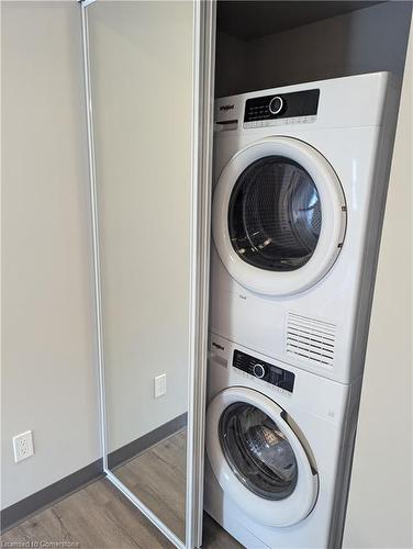 511-595 Strasburg Road, Kitchener, ON - Indoor Photo Showing Laundry Room