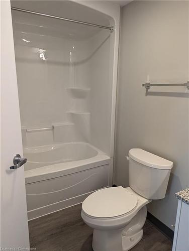 511-595 Strasburg Road, Kitchener, ON - Indoor Photo Showing Bathroom